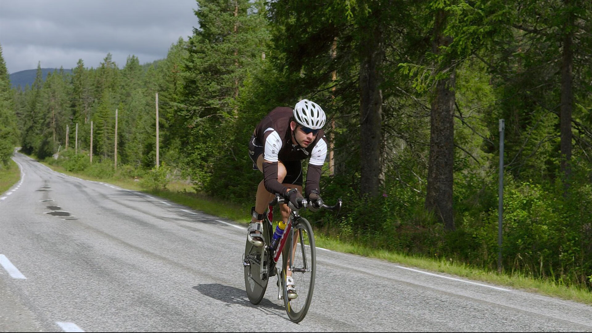 C罗连续十二场比赛得分超过持续失利，TES不断突破！观众掌声雷动
